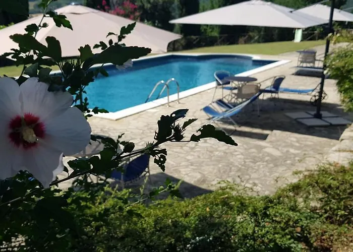 In Campagna Con Piscina A Todi